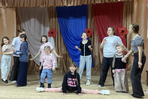 Развлекательная программа «А ну- ка девушки!»